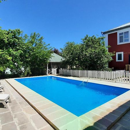 Family Holiday Home. 구사르 외부 사진