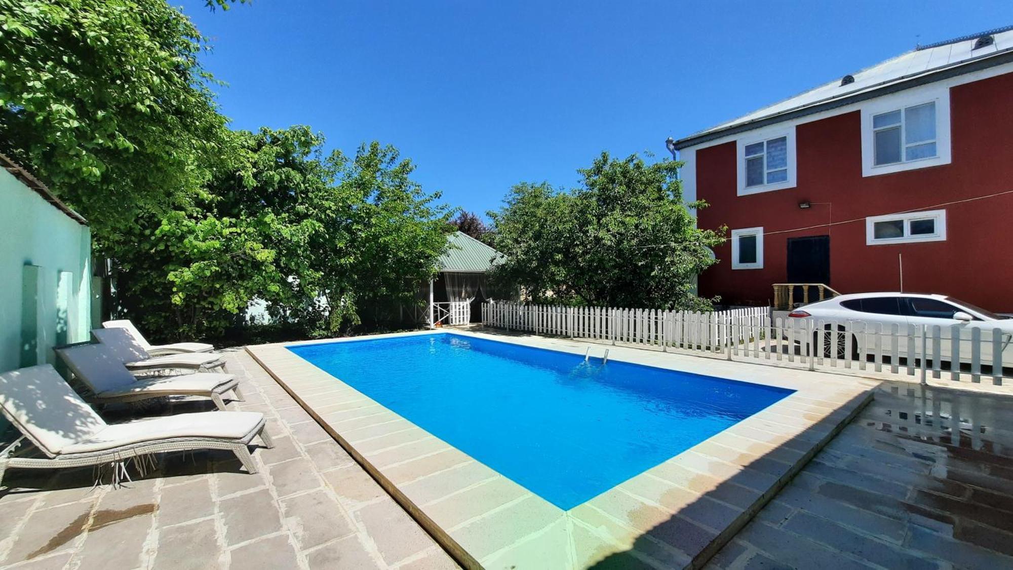 Family Holiday Home. 구사르 외부 사진
