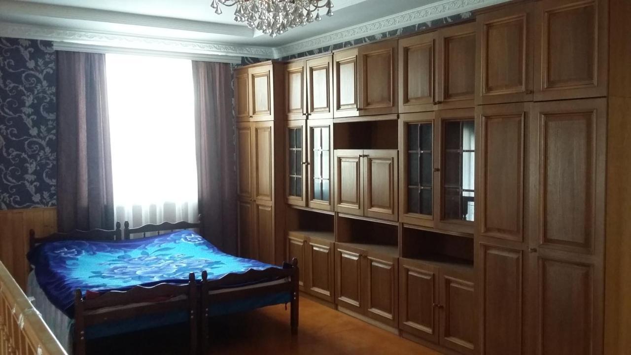 Family Holiday Home. 구사르 외부 사진