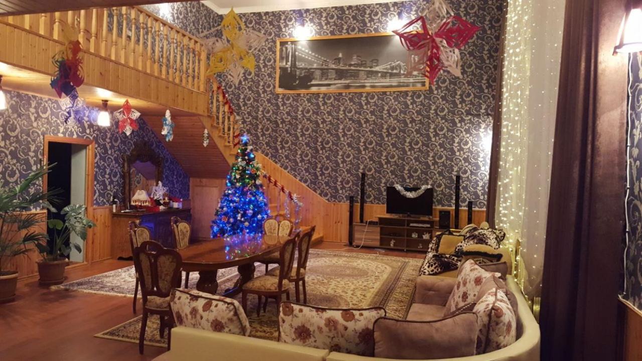Family Holiday Home. 구사르 외부 사진