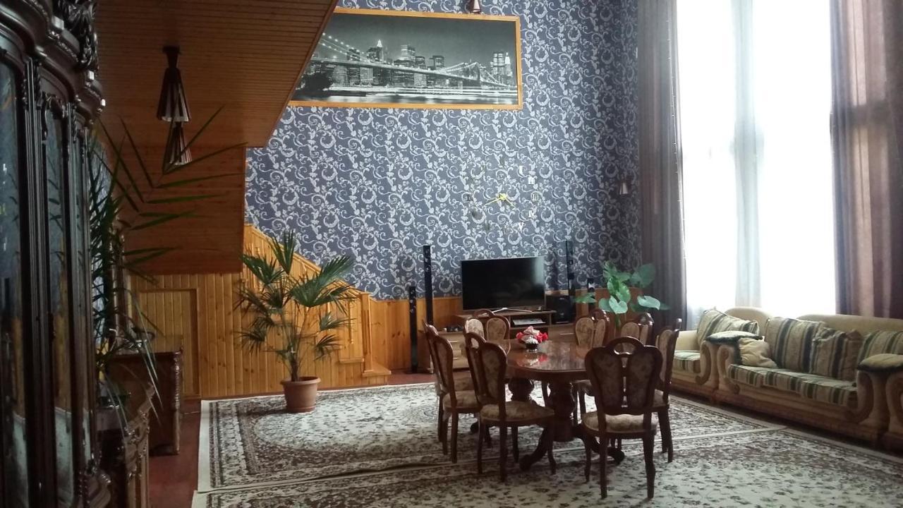 Family Holiday Home. 구사르 외부 사진